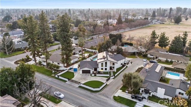Detail Gallery Image 9 of 70 For 841 Fairway Dr, Bakersfield,  CA 93309 - 5 Beds | 3 Baths