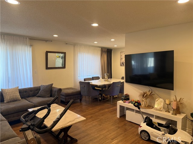219 E Maple Street, Glendale CA: https://media.crmls.org/medias/5a6ade7b-de34-45a1-8043-ee8f7bcbdefd.jpg