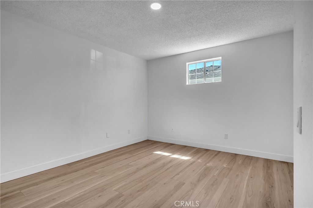 https://media.crmls.org/medias/5a6b680e-9934-4bd2-af28-55f577b1ee46.jpg?preset=X-Large
