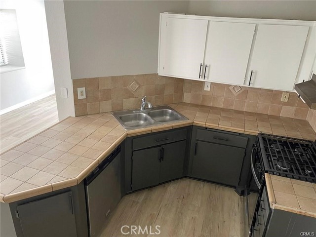 13750 Hubbard Street, Sylmar CA: https://media.crmls.org/medias/5a6cbdaf-15e5-428c-9fb2-713b79027ffc.jpg