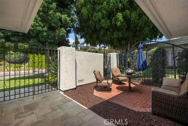 Detail Gallery Image 6 of 35 For 5562 via Portora a,  Laguna Woods,  CA 92637 - 2 Beds | 2 Baths