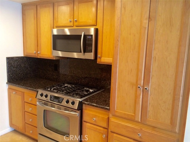 Detail Gallery Image 8 of 22 For 5800 Owensmouth Ave #26,  Woodland Hills,  CA 91367 - 3 Beds | 2 Baths