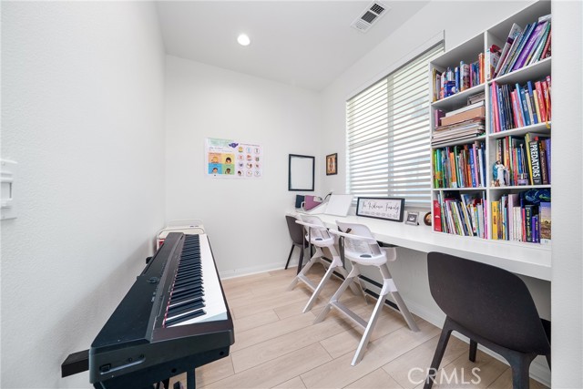12829 Stags Leap Dr, Riverside CA: https://media.crmls.org/medias/5a6e68d5-f63b-4e22-854b-34e255fbee74.jpg
