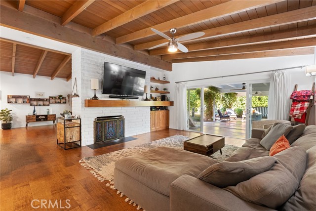 Detail Gallery Image 10 of 56 For 4835 Almidor Ave, Woodland Hills,  CA 91364 - 5 Beds | 3 Baths