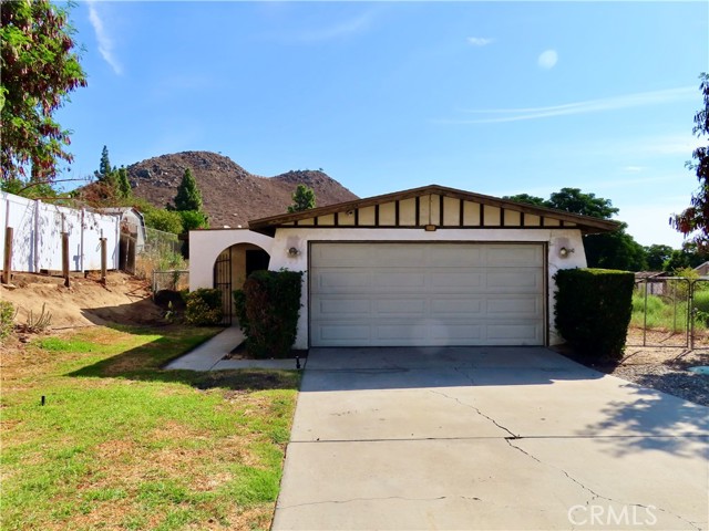 6149 La Sierra Avenue, Riverside CA: https://media.crmls.org/medias/5a6f3467-0500-43d0-aa3c-0874818df1ca.jpg