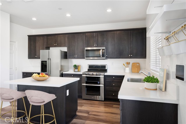 Detail Gallery Image 3 of 41 For 9605 Bonsai Ln, Riverside,  CA 92508 - 5 Beds | 3 Baths