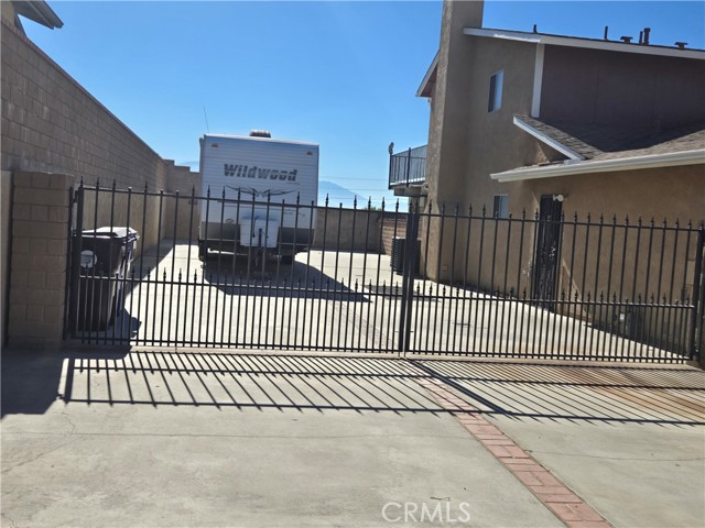 Detail Gallery Image 3 of 22 For 6455 N Ventura Ave, San Bernardino,  CA 92407 - 3 Beds | 2/1 Baths