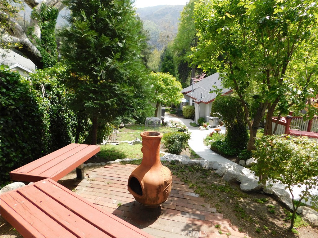 https://media.crmls.org/medias/5a70dfcf-5c3b-4fb7-a732-1a43c682d7c9.jpg?preset=X-Large