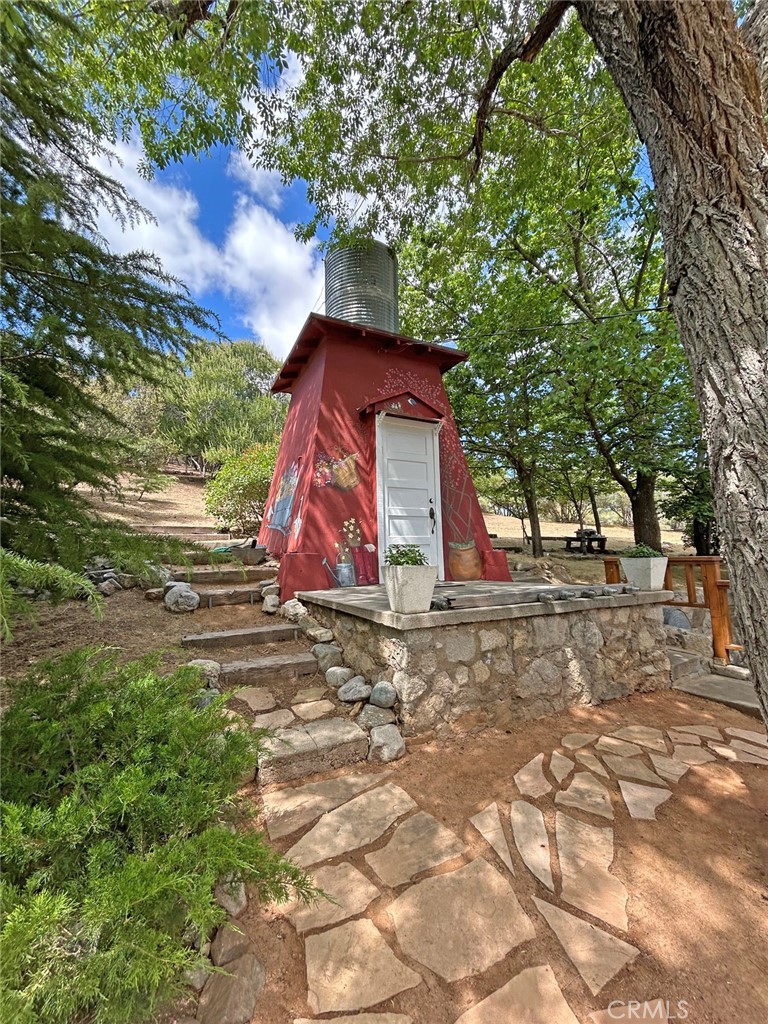https://media.crmls.org/medias/5a70f067-3bc8-4401-a65f-f29ca92915a2.jpg?preset=X-Large