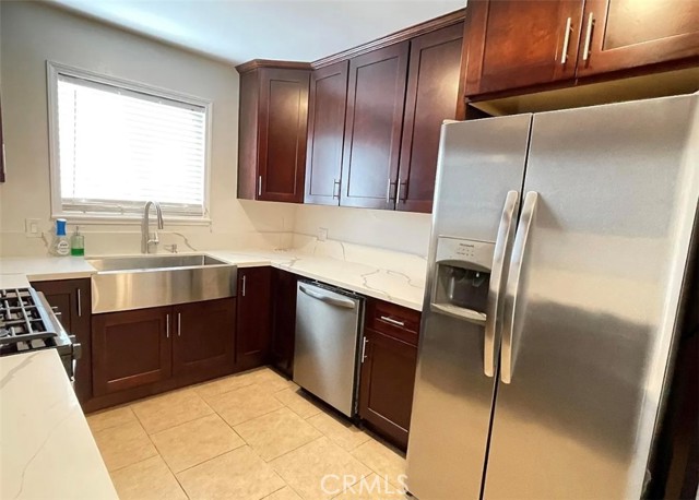 8438 Wystone Avenue, Northridge CA: https://media.crmls.org/medias/5a713b39-2664-44a4-b336-9b953093c4b3.jpg