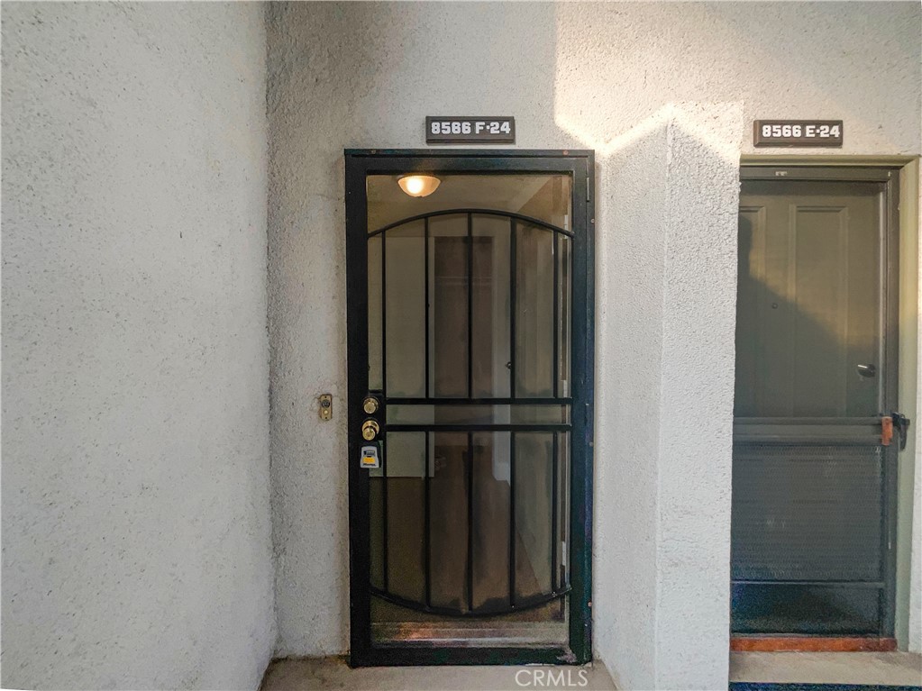 https://media.crmls.org/medias/5a72313b-93f5-49d3-980d-7556b10b3dbe.jpg?preset=X-Large
