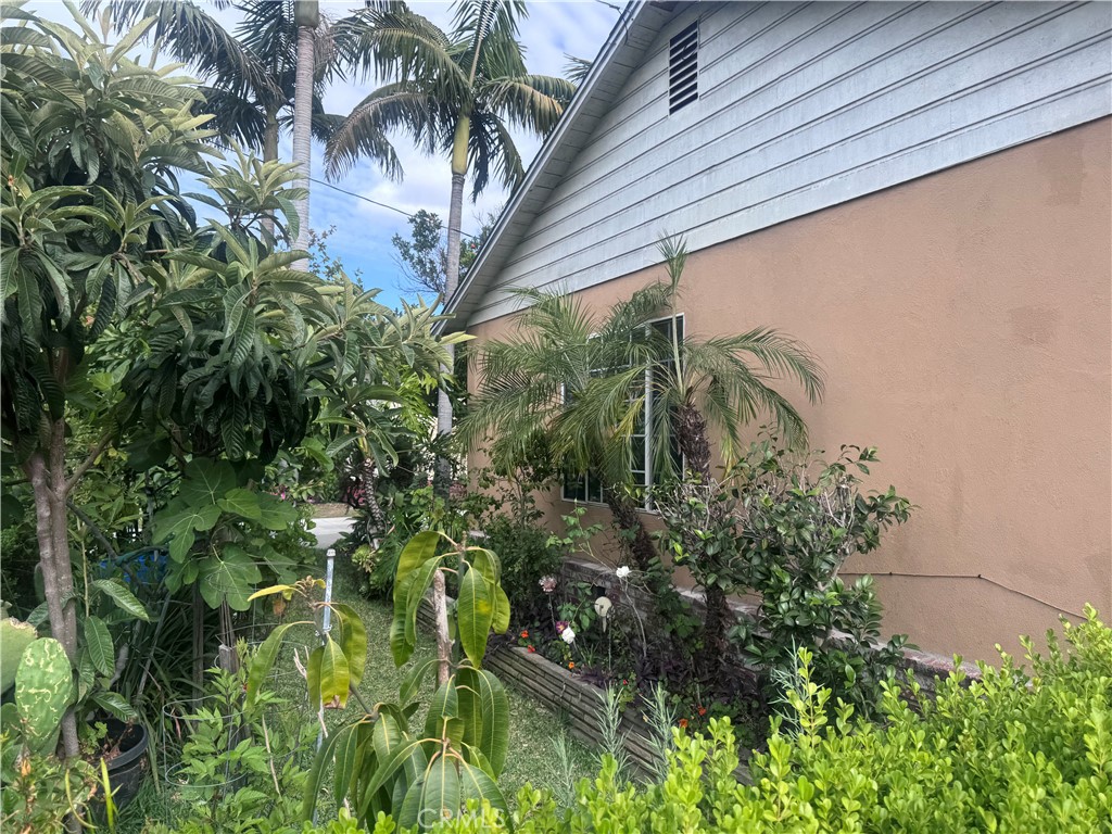 https://media.crmls.org/medias/5a72d6e9-5faa-41b4-9295-33adc44b4cad.jpg?preset=X-Large