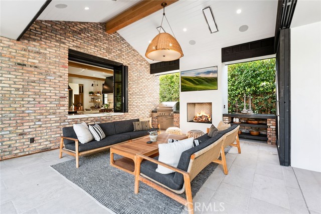 1831 Newport Hills E Drive, Newport Beach CA: https://media.crmls.org/medias/5a72d9f3-b888-47a8-8c8d-c303b38e9164.jpg