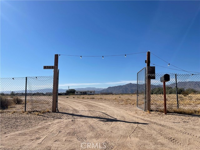 Detail Gallery Image 4 of 34 For 45081 Mendocino Rd, Newberry Springs,  CA 92365 - 5 Beds | 3 Baths