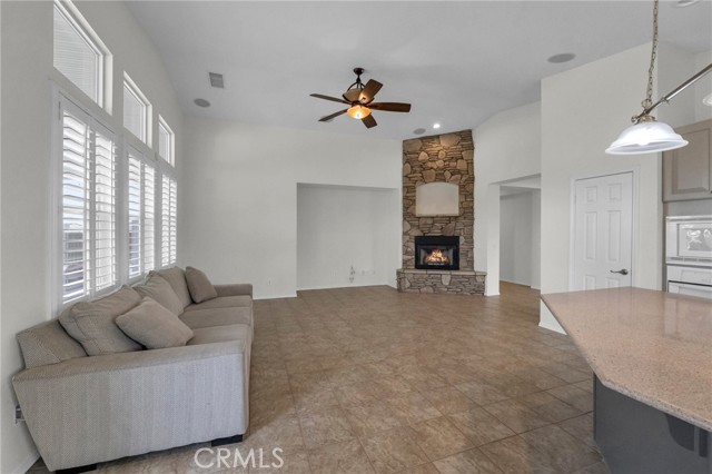 Detail Gallery Image 6 of 38 For 19168 Mono Dr, Hesperia,  CA 92345 - 3 Beds | 2/1 Baths