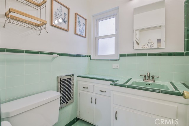 1030 E 2nd Street, Long Beach CA: https://media.crmls.org/medias/5a73572a-2cc2-427a-a248-1933fa8d0381.jpg