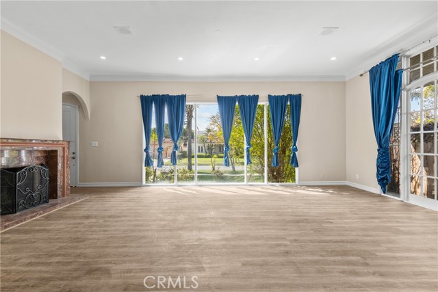 Detail Gallery Image 3 of 28 For 6329 Warner Dr, Los Angeles,  CA 90048 - 3 Beds | 3 Baths