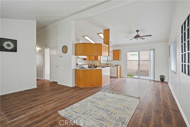 Detail Gallery Image 5 of 26 For 19853 Cottonwood Dr, Canyon Country,  CA 91351 - 2 Beds | 2 Baths