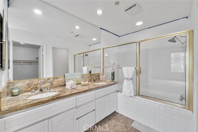 Image 24 of 40 For 2233 Martin  302