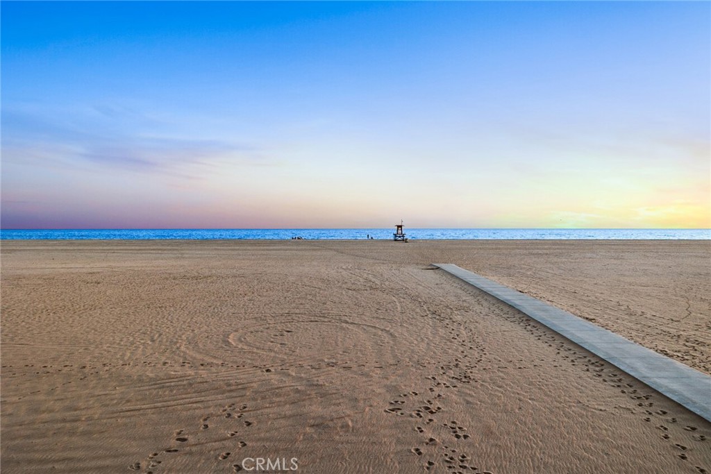 https://media.crmls.org/medias/5a79293d-bc6c-48b1-ad48-b98181969bc0.jpg?preset=X-Large