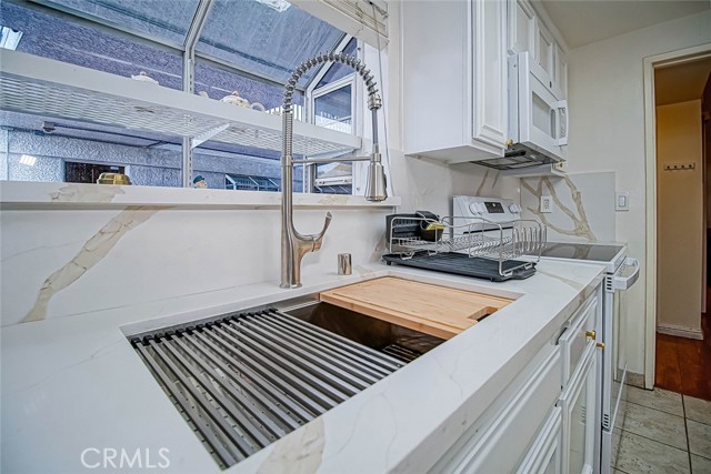 Detail Gallery Image 27 of 59 For 4950 Louise Ave #105,  Encino,  CA 91316 - 2 Beds | 2 Baths