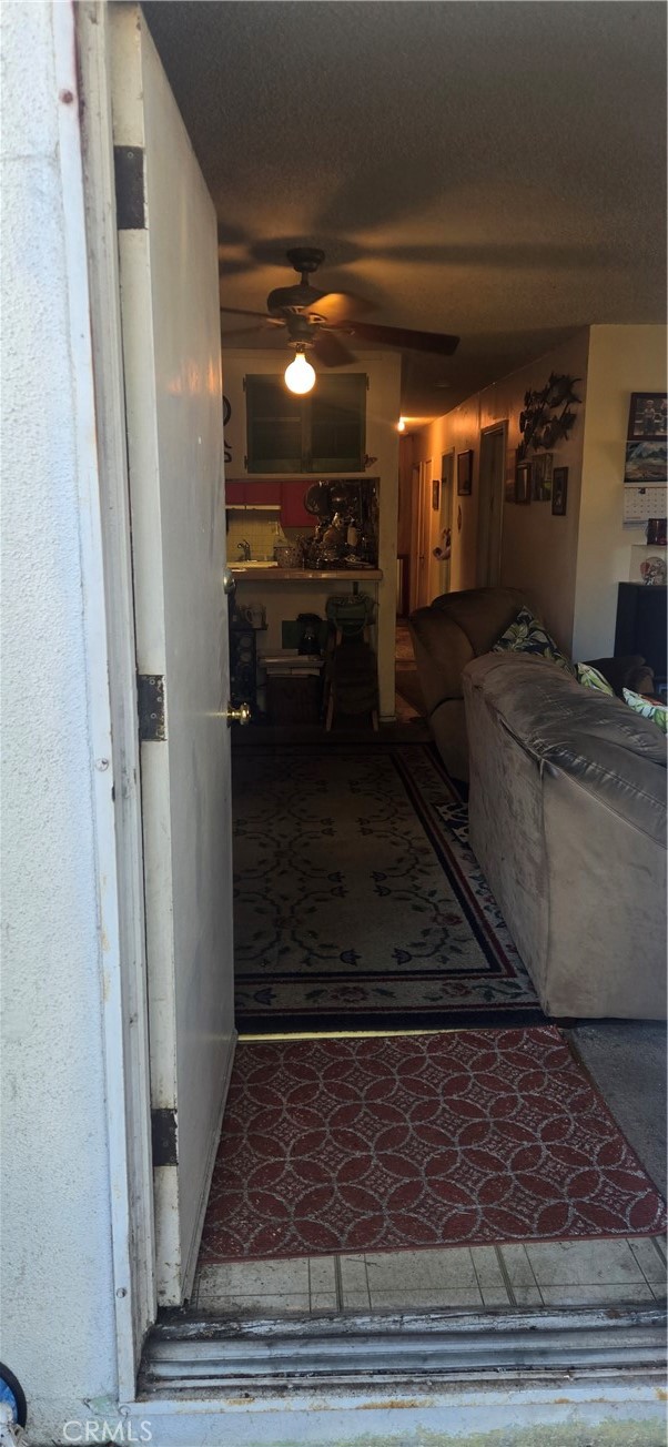 4527 Kickapoo Court, San Diego CA: https://media.crmls.org/medias/5a7b58f2-3398-4dc4-89ce-453c22103dc9.jpg