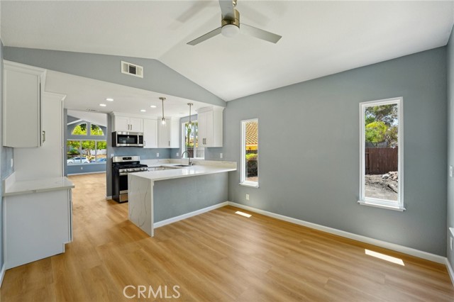 24318 Via Las Junitas, Murrieta CA: https://media.crmls.org/medias/5a7b9ffe-526a-4d37-b068-b6523e486925.jpg