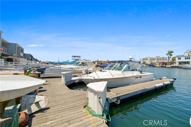 4062 Aladdin Drive, Huntington Beach CA: https://media.crmls.org/medias/5a7bcc22-d2fe-49b5-8bc7-efa0173a13c8.jpg