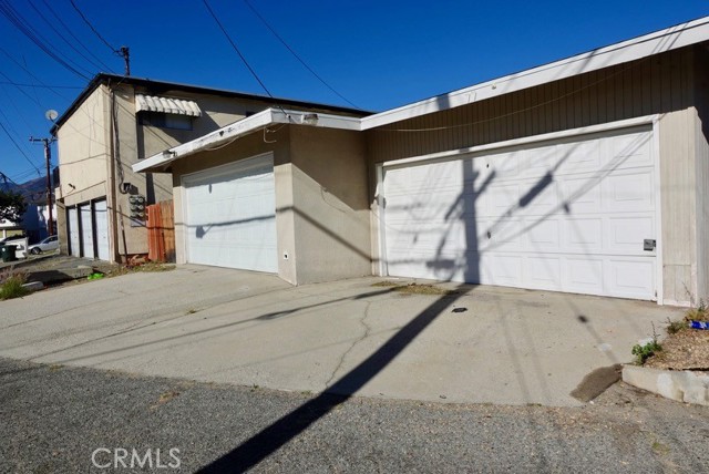 183 E Ralston Avenue, San Bernardino CA: https://media.crmls.org/medias/5a7c33f7-f3ed-4477-a0ea-d7970e1e23a0.jpg
