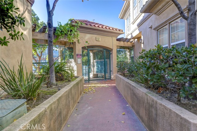 Detail Gallery Image 4 of 34 For 3974 Pennsylvania #112,  La Crescenta,  CA 91214 - 3 Beds | 3 Baths