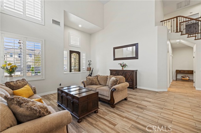 Detail Gallery Image 5 of 66 For 22020 Gold Canyon, Saugus,  CA 91390 - 5 Beds | 3/1 Baths
