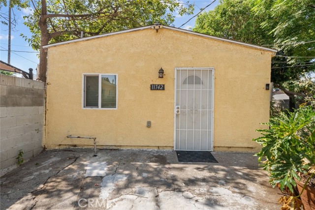 11744 Welby Way, North Hollywood CA: https://media.crmls.org/medias/5a7d8e0b-66f3-40af-8fb8-d246791b9afa.jpg