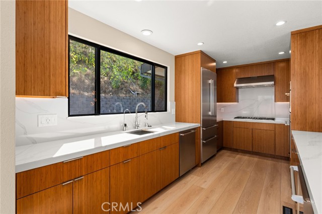 325 N Madison Avenue, Monrovia CA: https://media.crmls.org/medias/5a7e4d14-476c-4331-9215-e8470da6dd72.jpg