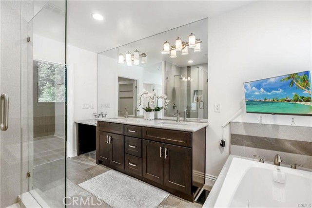 Detail Gallery Image 33 of 65 For 9484 Gloaming Dr, Beverly Hills,  CA 90210 - 4 Beds | 4 Baths