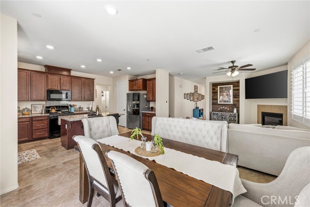 Detail Gallery Image 17 of 51 For 3826 Bur Oak, San Bernardino,  CA 92407 - 4 Beds | 3 Baths