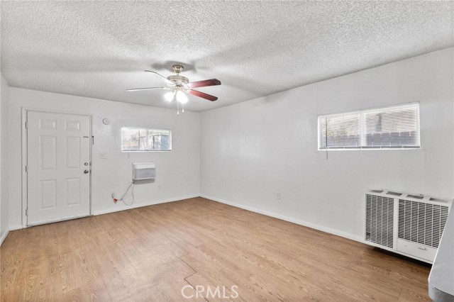207 E 5th Street, Beaumont CA: https://media.crmls.org/medias/5a8135d7-5ec1-4c3e-8ed5-9b6c8b781d30.jpg