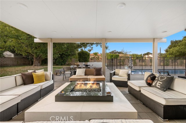 Detail Gallery Image 5 of 53 For 22455 Needles St, Chatsworth,  CA 91311 - 4 Beds | 3 Baths