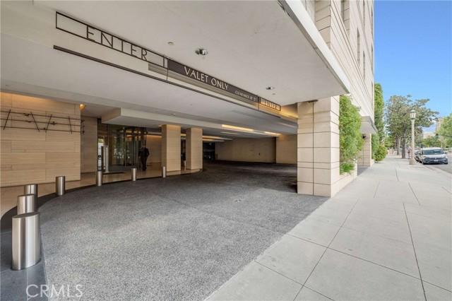 345 E Colorado Boulevard, Pasadena CA: https://media.crmls.org/medias/5a81f2bd-1035-4888-999e-975e4330f6fd.jpg