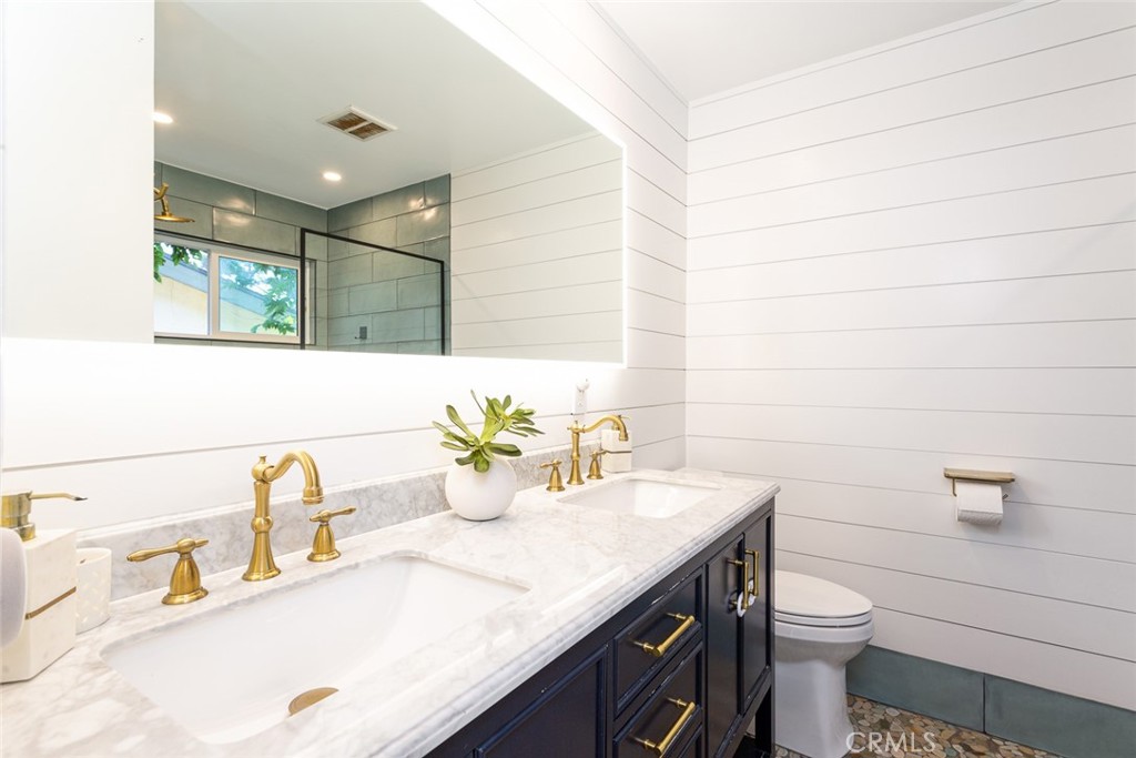 MLS #OC25228321 image #16