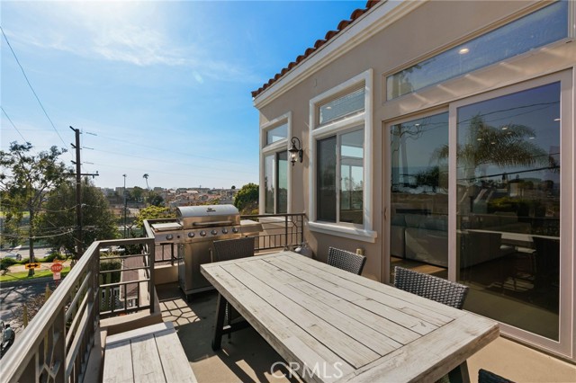 Detail Gallery Image 22 of 43 For 619 10th St, Hermosa Beach,  CA 90254 - 4 Beds | 3/1 Baths