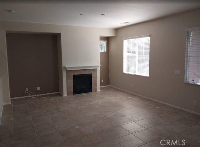 Detail Gallery Image 5 of 11 For 9772 Edenbrook Dr, Riverside,  CA 92503 - 3 Beds | 2/1 Baths