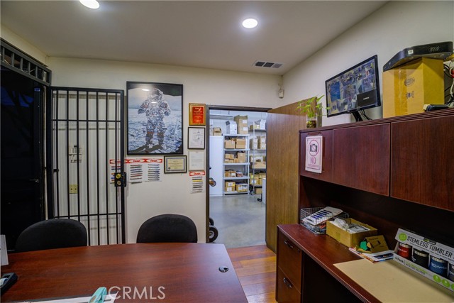 21352 Nordhoff Street, Chatsworth (los Angeles), California 91311, ,Commercial Sale,For Sale,21352 Nordhoff Street,CRSR24012963