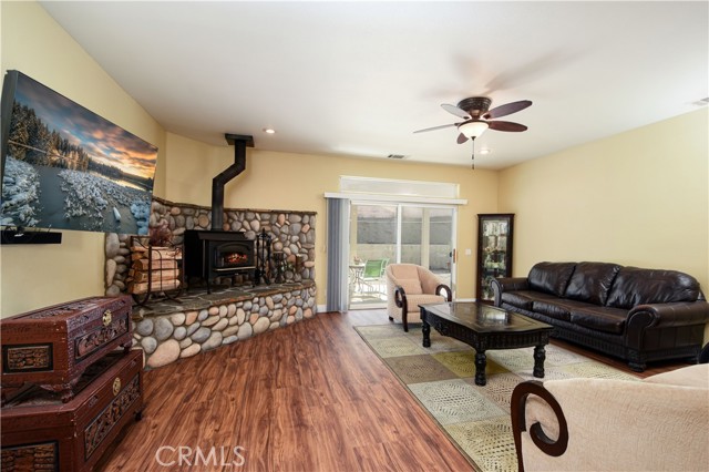 Detail Gallery Image 11 of 40 For 30938 Emperor, Canyon Lake,  CA 92587 - 4 Beds | 3 Baths