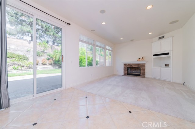 11 Lynnfield, Irvine CA: https://media.crmls.org/medias/5a84966e-8c20-4ffd-bd86-11906ef4f2c2.jpg