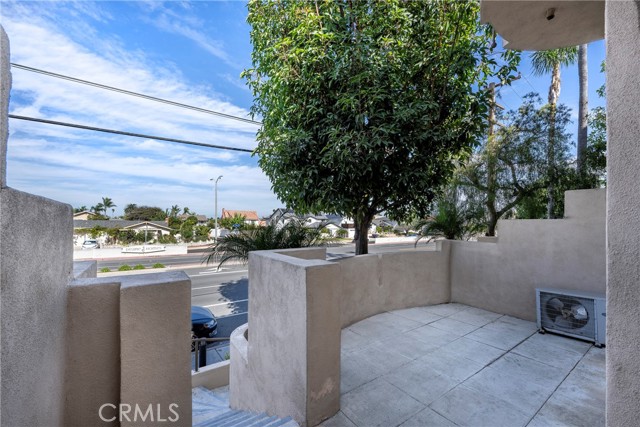 Detail Gallery Image 6 of 39 For 8304 Atlanta Ave #104,  Huntington Beach,  CA 92646 - 2 Beds | 2 Baths