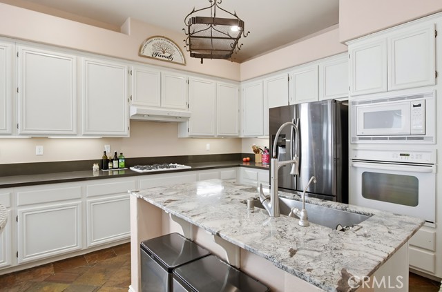 26161 Wyndemere Court, Escondido CA: https://media.crmls.org/medias/5a85a1ff-0983-47a8-8f7c-609436d4e8f9.jpg