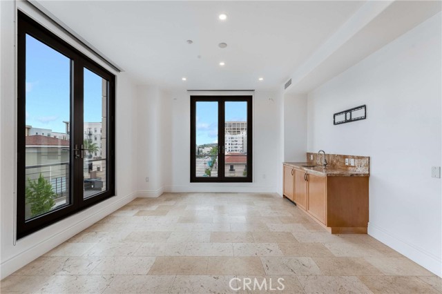 345 E Colorado Boulevard, Pasadena CA: https://media.crmls.org/medias/5a85cb54-a62d-42ec-9be0-7cc3248c01f3.jpg