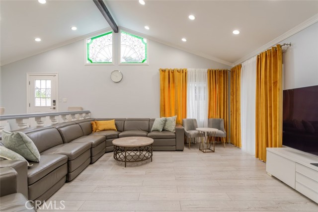 Detail Gallery Image 8 of 45 For 17242 Horace St, Granada Hills,  CA 91344 - 4 Beds | 4 Baths