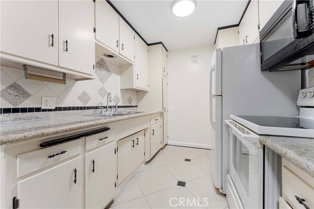 Detail Gallery Image 15 of 24 For 120 Alamitos Ave #17,  Long Beach,  CA 90802 - 1 Beds | 1 Baths