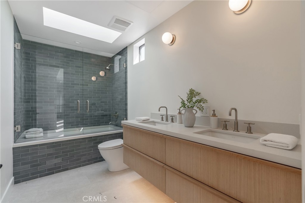 https://media.crmls.org/medias/5a8654d0-0f29-40ab-99c8-97a930a307f0.jpg?preset=X-Large
